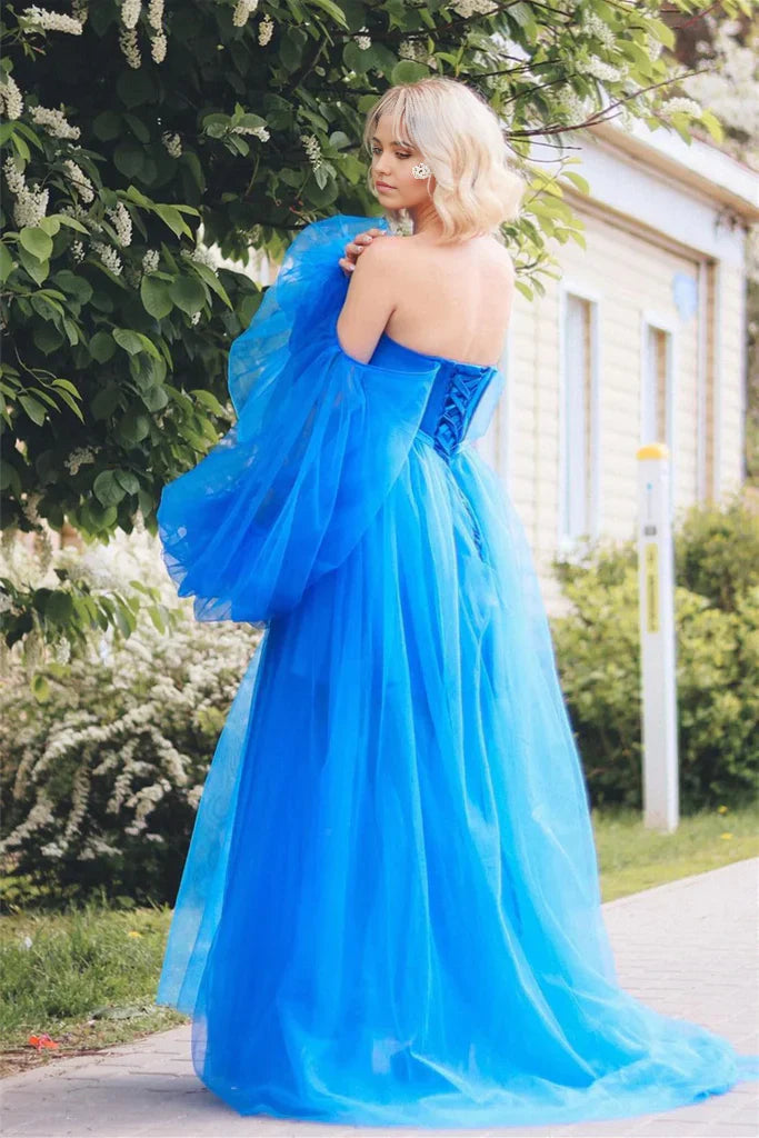 Vestido de fiesta largo de tul con mangas ilusión y apliques de encaje y abertura